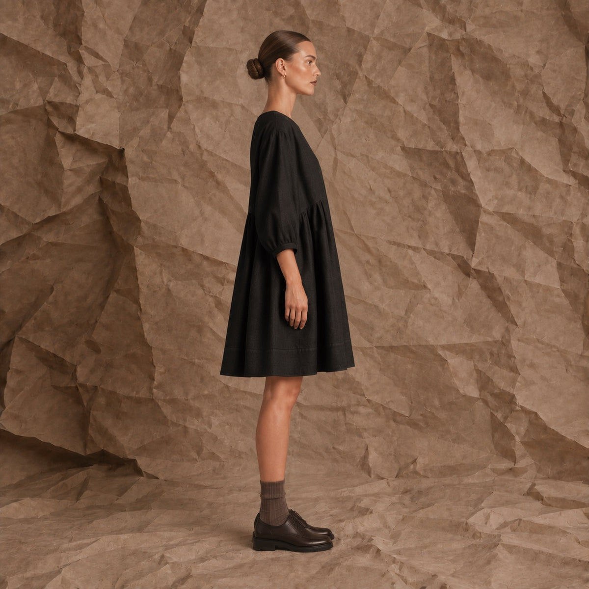 LINEN SOMERLUS DRESS IN NOIR